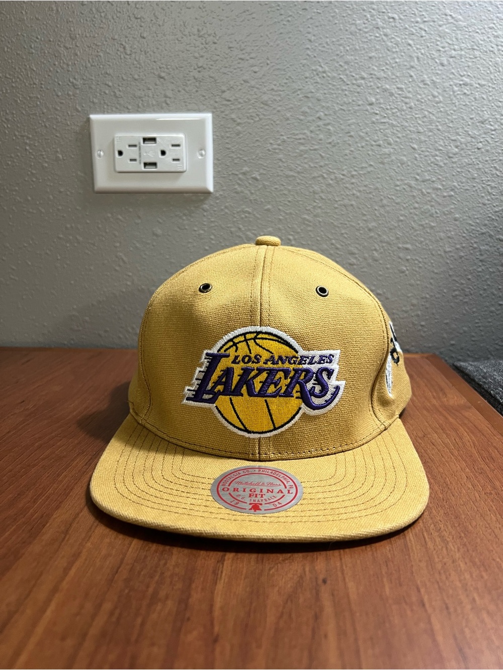 Mitchell & Ness Men’s Los Angeles Lakers Kobe Bryant Tribute Hat Wheat